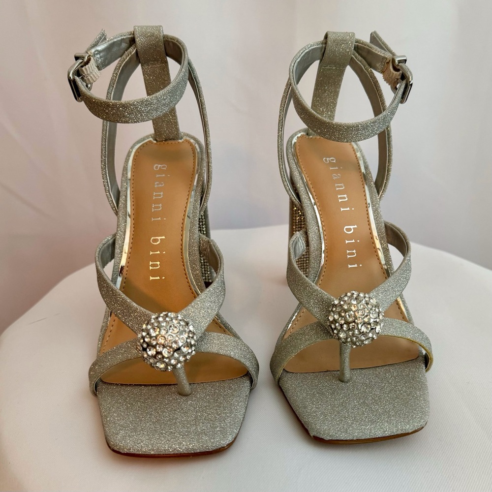 Gianni Bini Glitter Fabric Disco Ball Rhinestone Thong Dress Heels 5 1/2 Silver
